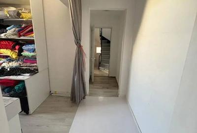 Casă cu 6 camere cu Canalizare în Moșilor - 12