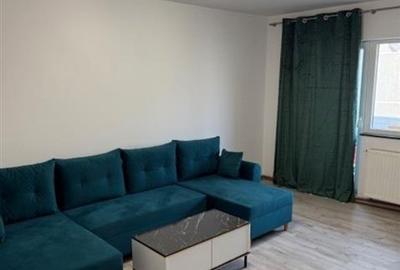 Apartament cu 3 camere decomandat în Tractorul
