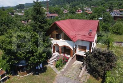 Casă cu 6 camere cu Teren 1108 Mp în Central