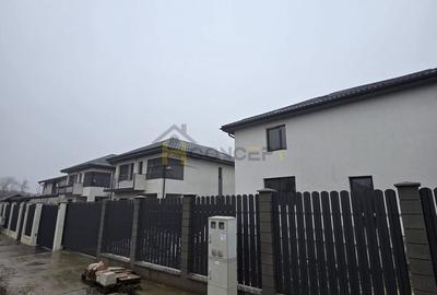 Duplex cu 4 camere cu Canalizare în Central