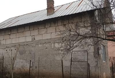 Casă cu 2 camere în Central