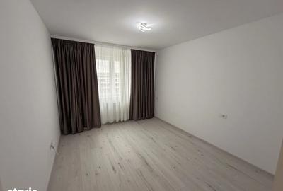 Apartament cu 3 camere decomandat în Tractorul - 4