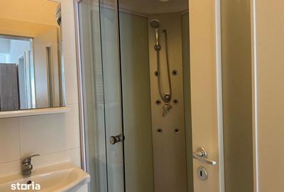 Apartament cu 3 camere în Centru Civic