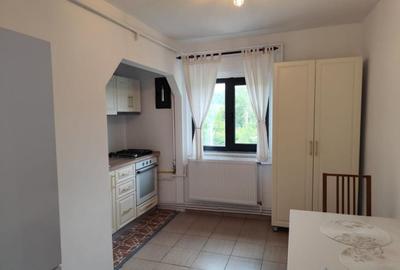 Apartament cu 2 camere decomandat în Poiana