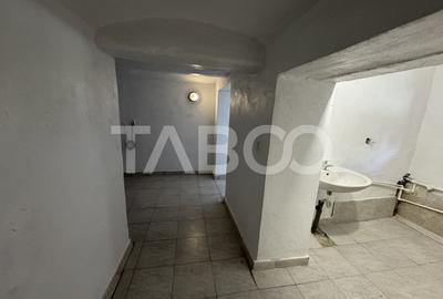 Spațiu comercial, de 220 mp, în Central - 23