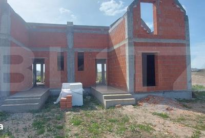 Casă cu 6 camere cu Teren 350 Mp în Bercu Roșu - 1