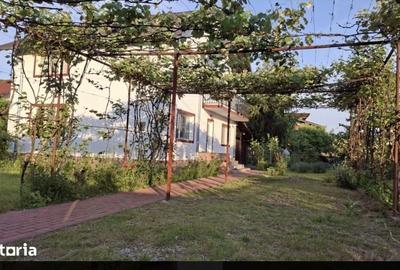 Casă cu 4 camere cu Teren 1000 Mp în Central
