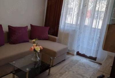 Garsonieră decomandată în Roșu