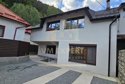 Casă cu 4 camere cu Teren 177 Mp în Rucăr - 1