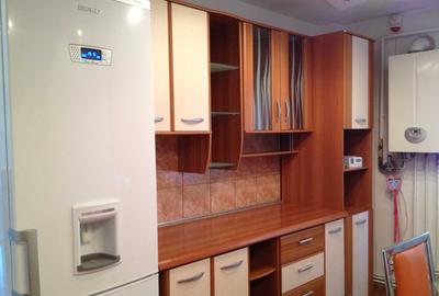 Apartament cu 2 camere decomandat în Micro 6