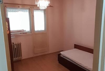 Apartament cu 4 camere decomandat în Iancului