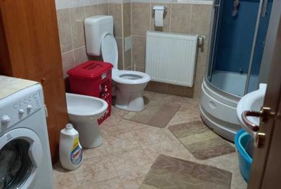 Casă cu 4 camere în Central - 2