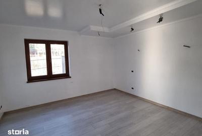 Casă cu 7 camere cu Teren 700 Mp în Miroslava - 9
