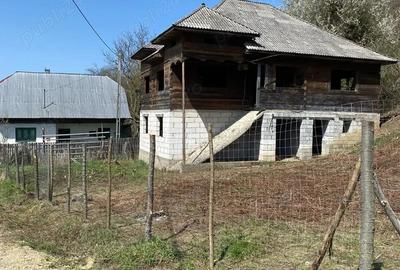 Casă cu 6 camere cu Teren 540 Mp în Săcel - 1