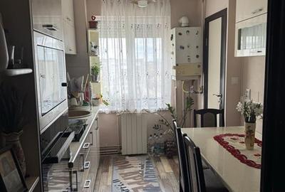 Apartament cu 3 camere decomandat în Exterior Nord