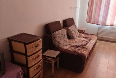 Garsonieră decomandată în Plopi