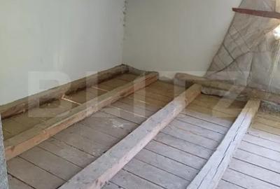Casă cu 4 camere cu Teren 2200 Mp în Central - 2