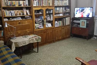 Apartament cu 3 camere decomandat în Independenței
