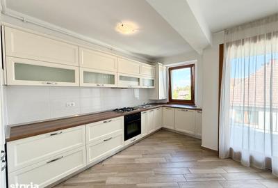 Apartament cu 3 camere în Calea Dumbrăvii