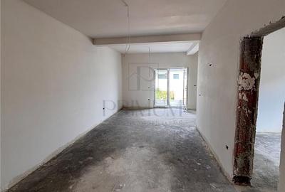 Casă cu 3 camere cu Teren 300 Mp în Central