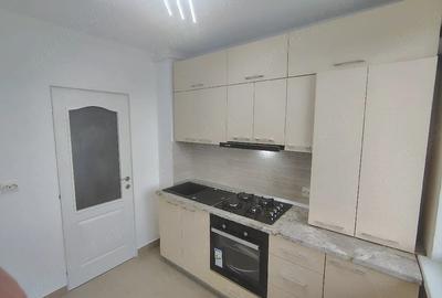 Apartament cu 2 camere semidecomandat în Micro 4 - 6