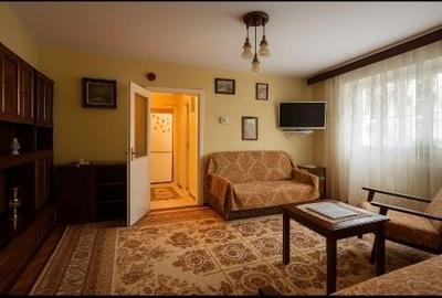 Apartament cu 3 camere semidecomandat în Central