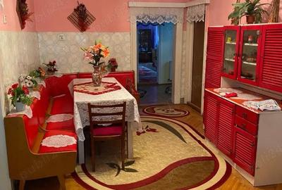 Casă cu 5 camere în Tărlungeni