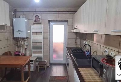 Apartament cu 4 camere decomandat în Trocadero