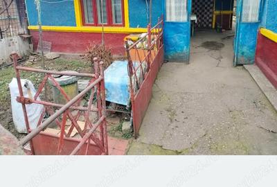 Casă cu 4 camere cu Teren 205 Mp în Central - 1