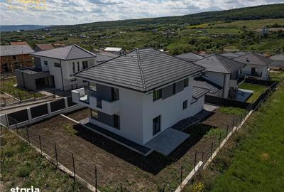 Casă cu 4 camere cu Teren 500 Mp în Chinteni