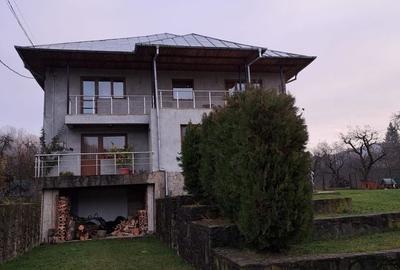 Casă cu 4 camere în Aluniș - 5