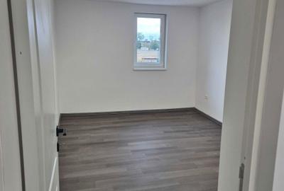 Apartament cu 3 camere decomandat în Săvinești - 4