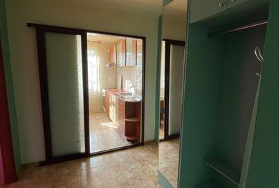 Apartament cu 3 camere semidecomandat în Central - 1