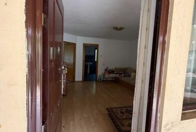 Casă cu 4 camere în Mărgineanu
