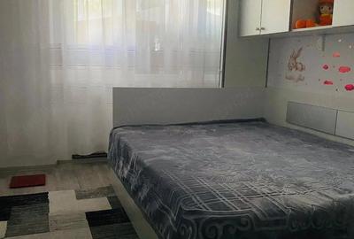Apartament cu 3 camere decomandat în Exterior Vest