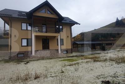 Casă individuală cu 8 camere cu Teren 5955 Mp în Vatra Dornei