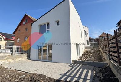 Casă cu 5 camere cu Canalizare în Iris