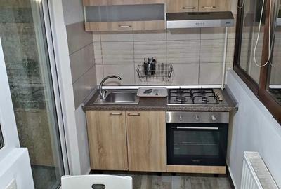 Garsonieră decomandată în Roșu