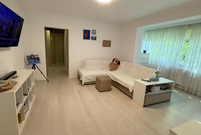 Apartament cu 3 camere semidecomandat, mobilat în Baba Novac