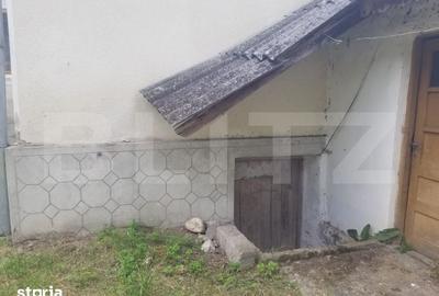 Casă cu 6 camere cu Teren 1056 Mp în Malu cu Flori