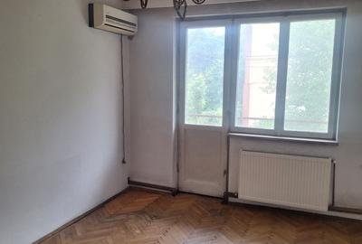 Apartament cu 3 camere decomandat în Craiovei - 1