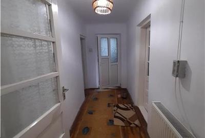 Casă cu 4 camere cu Teren 987 Mp în Central - 8