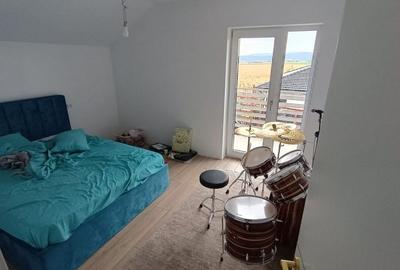 Casă cu 4 camere în Aroneanu