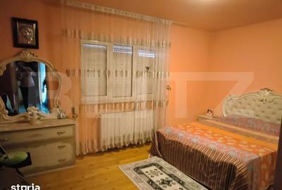 Casă cu 7 camere semidecomandat cu Teren 1430 Mp în Podari