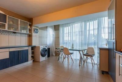 Apartament cu 4 camere decomandat în Central