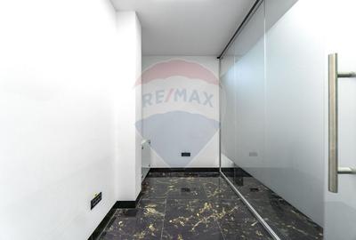 Spațiu comercial, de 100 mp, în Tractorul - 10