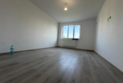 Apartament cu 3 camere decomandat în Titan - 5