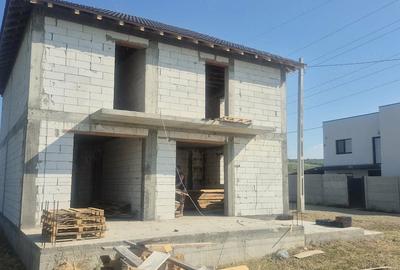 Casă cu 4 camere cu Teren 4 Mp în Mărăcineanu - 9