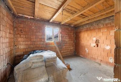 Casă cu 4 camere cu Teren 2056 Mp în Iratoșu