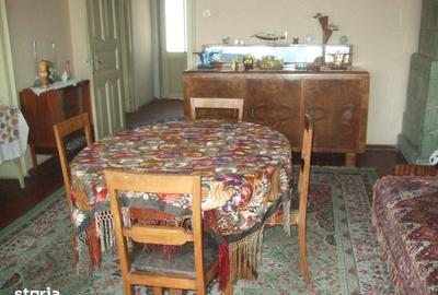 Casă cu 8 camere cu Teren 1000 Mp în Sud